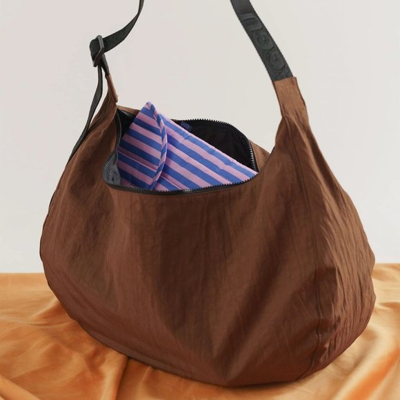 NWT Baggu Large Nylon Crescent Bag - Brown - Picture 1 of 9